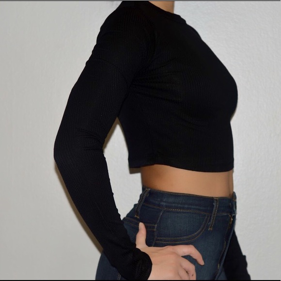 Onyx LS Crop Top - Picture 3 of 3